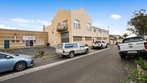 446  m² Commercial space