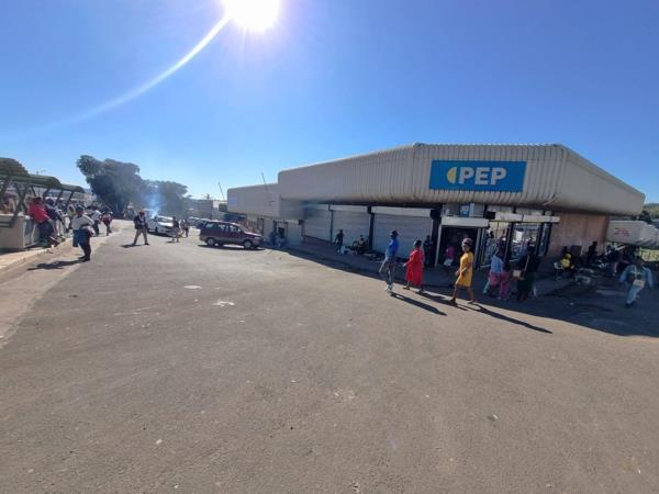 1 949  m² Commercial space