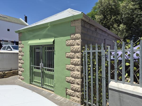 24  m² Commercial space