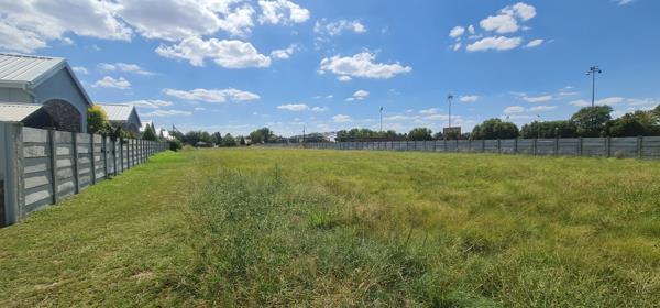 1 835 m² Land