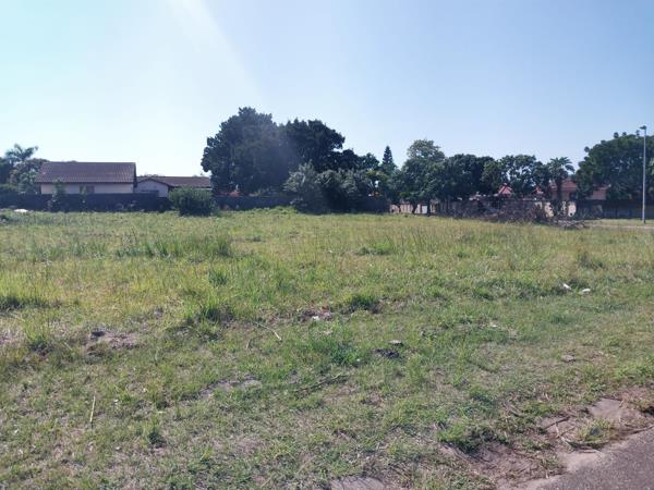 1 651 m² Land