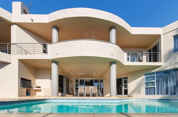 6 Bedroom House
