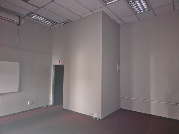 90  m² Retail Space