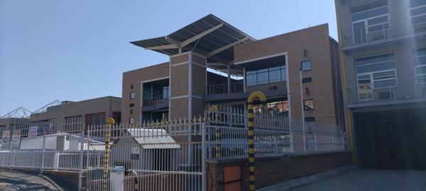 1 915 m² Commercial space