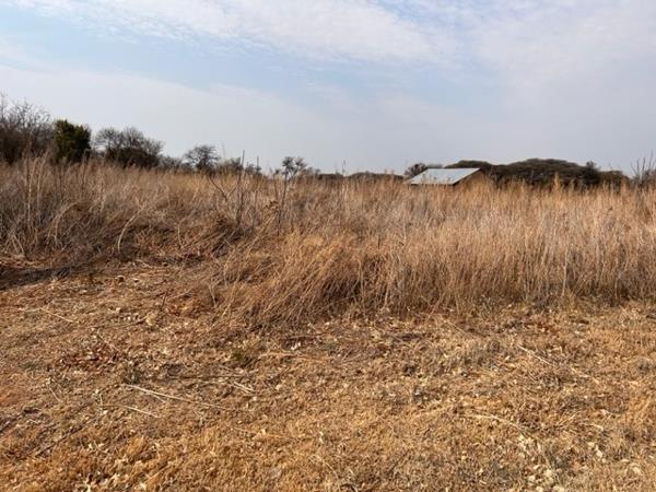 1 360 m² Land