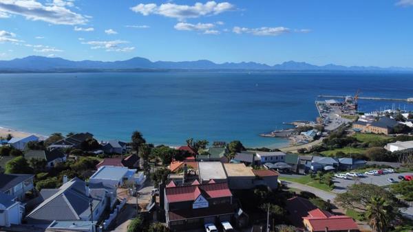 1 045  m² Commercial space