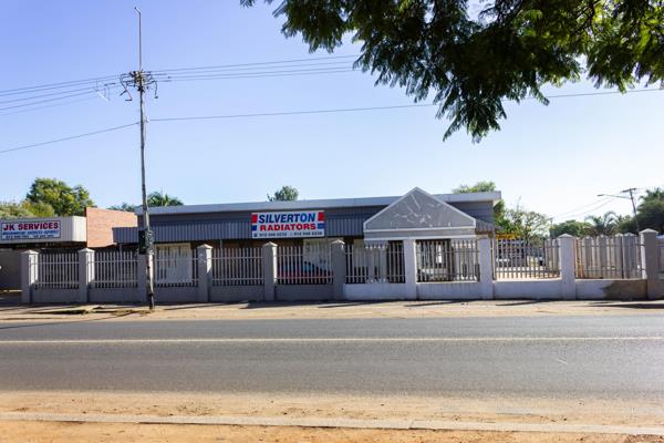 695  m² Commercial space