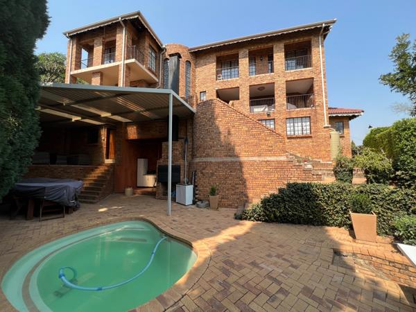 6 Bedroom House