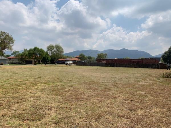 1 012 m² Land