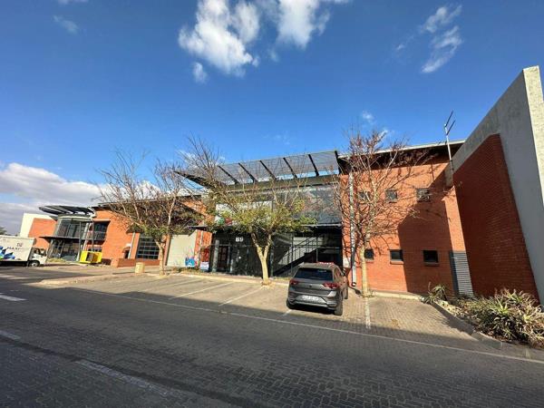 883 m² Industrial space