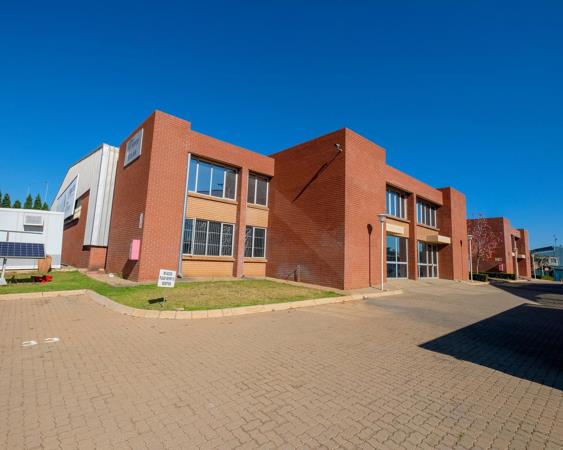 3 400  m² Industrial space