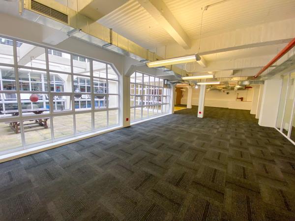 379  m² Commercial space