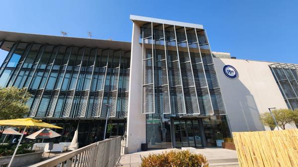 124  m² Commercial space