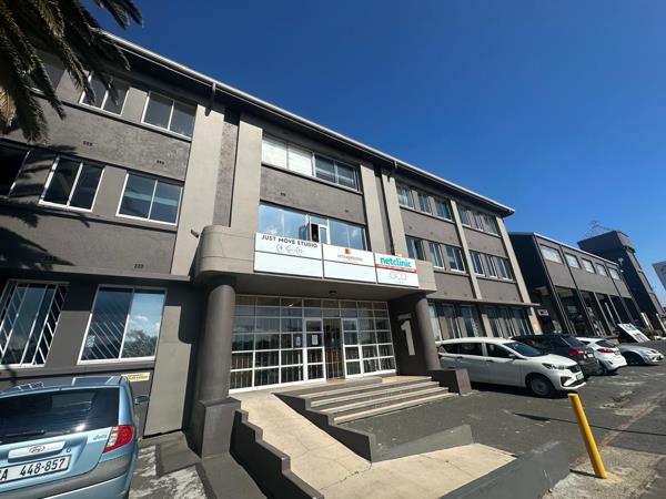 165  m² Commercial space