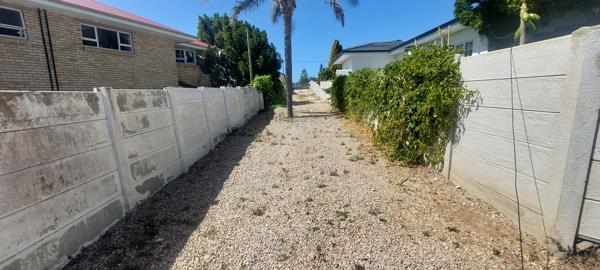1 230 m² Land