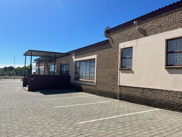 670  m² Commercial space