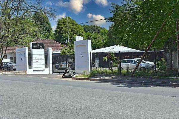 1 000  m² Retail Space