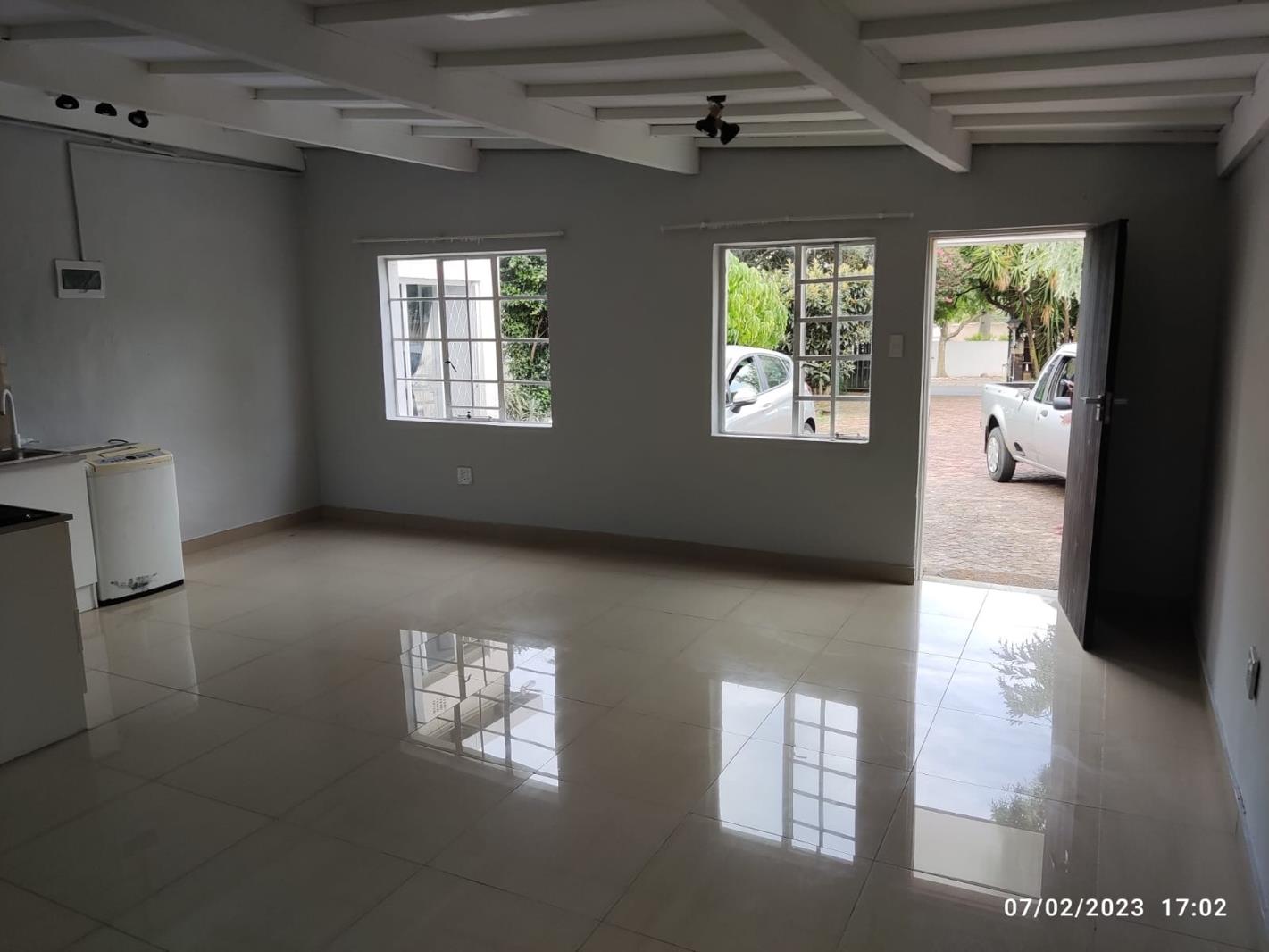 Bachelor apartment in Randburg Central