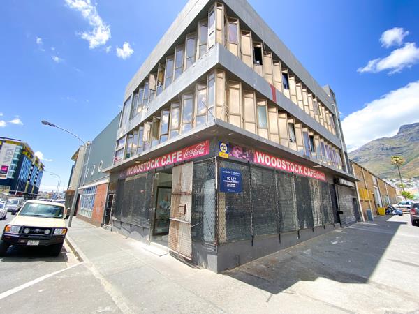 636  m² Commercial space