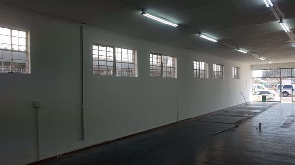 166  m² Commercial space