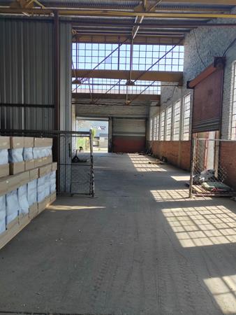 3 300  m² Industrial space