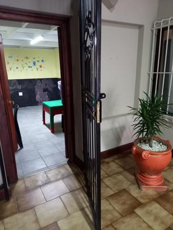 182  m² Commercial space