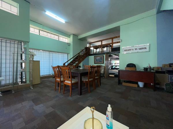 182  m² Commercial space