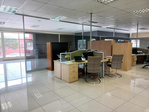 353  m² Commercial space