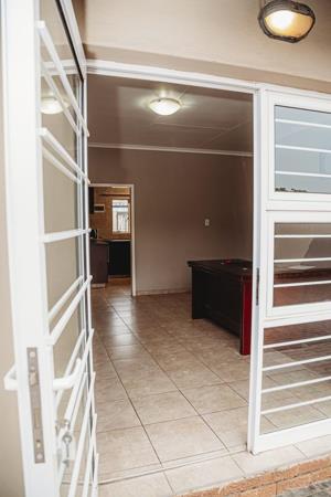 98  m² Commercial space