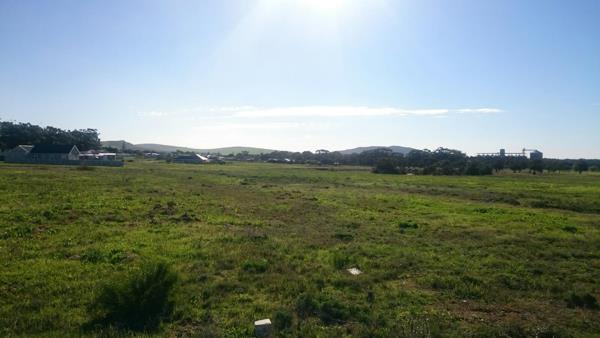 923 m² Land