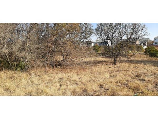 650 m² Land