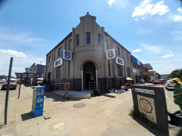 749  m² Commercial space