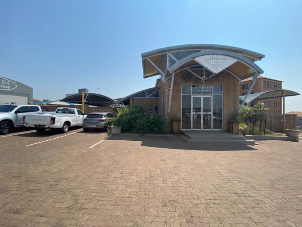 903  m² Commercial space