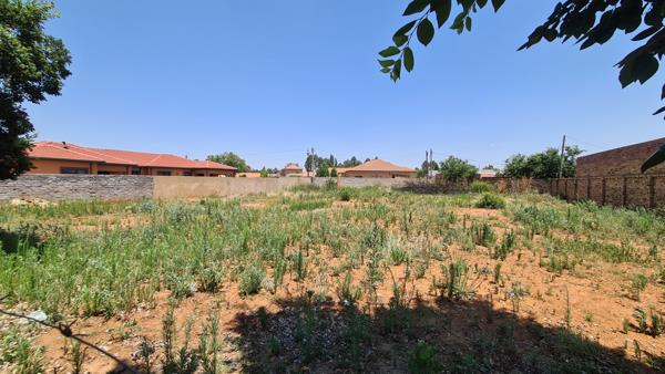 1 152 m² Land